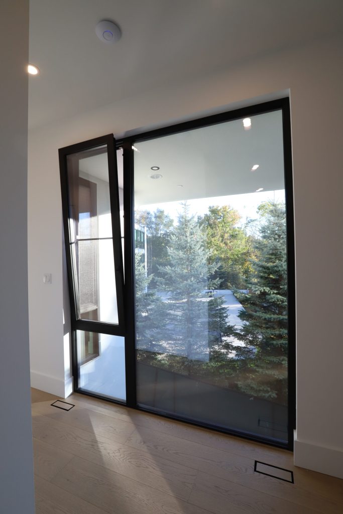 European-style aluminum tilt and turn window